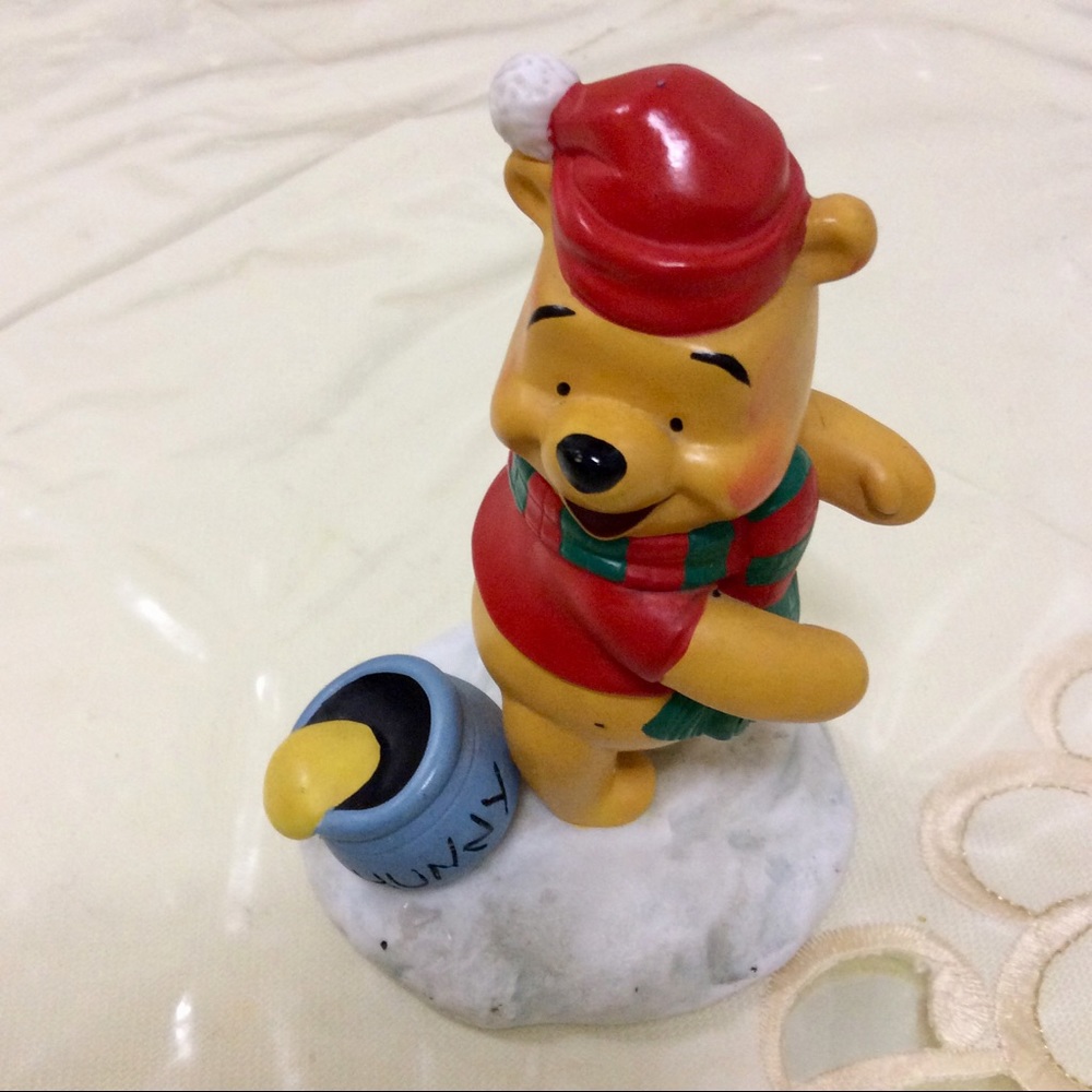 Winnie the Pooh Christmas figurine
